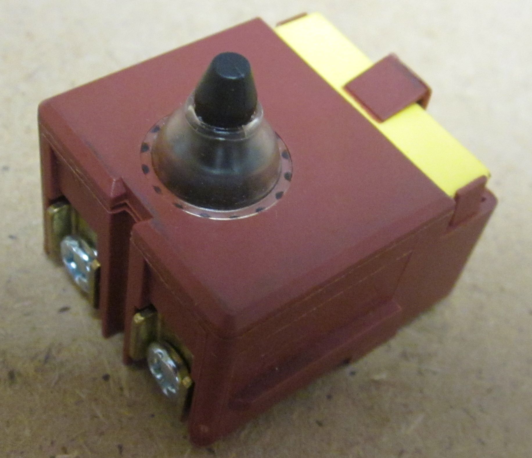 Кнопка (выключатель) HLT 130W для УШМ (болгарки) DWT 125 (148)