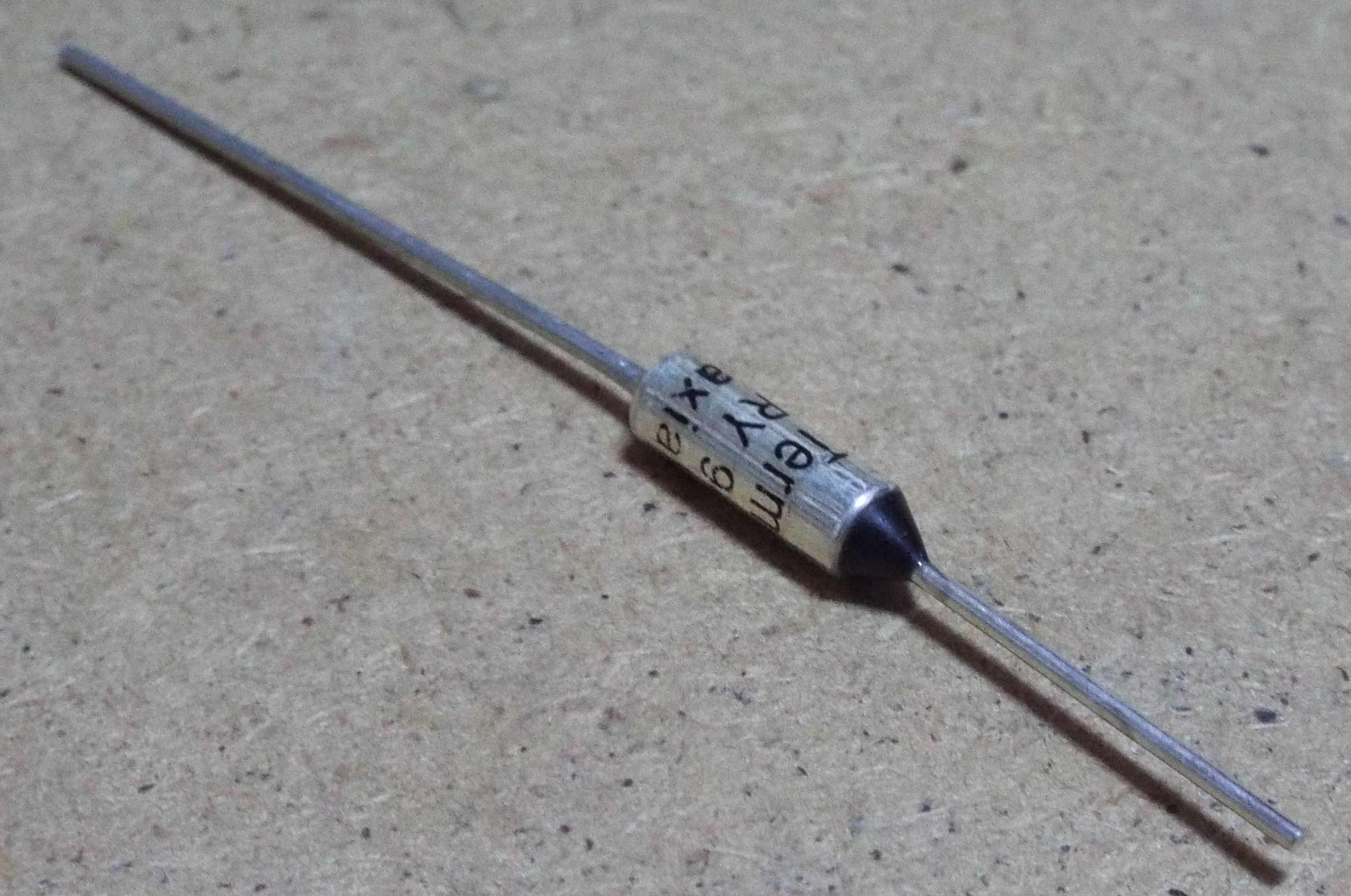 Термопредохранитель защитного отключения TF  94С 250V 10A / TZ D-094 10A)