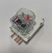Электромеханический таймер оттайки DBZC-825-1G1 для холодильника Hotpoint-Ariston (Хотпоинт-Аристон)