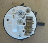 Датчик уровня воды (прессостат) для стиральной машины INDESIT / HOTPOINT-ARISTON (52UN009 / 110328 /