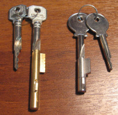 Ключ с замком для хол. витрин (в асс.)