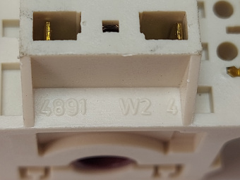 00008985-4